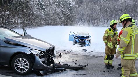 Hoher Sachschaden Und Zwei Leichtverletzte Bundesstra E Nach Crash