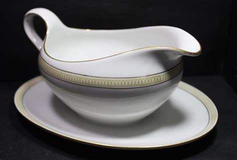 German Porcelain Seltmann Weiden Bavaria Gravy Boat With Attached