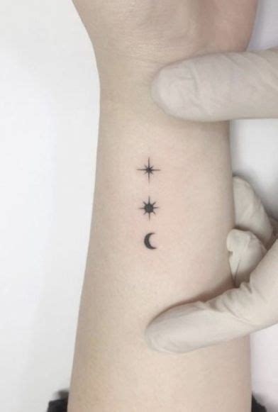 29 idées de tatouages poignet discrets pour femme Idée tatouage