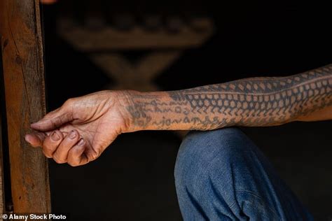 Vogues Beauty Issue Features 106 Year Old Filipino Tattoo Artist On The Cover Daily Mail Online