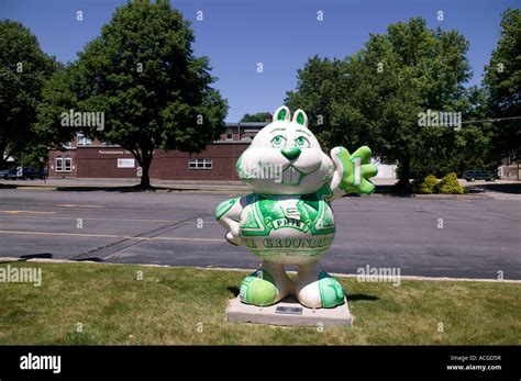 Punxsutawney phil statue hi-res stock photography and images - Alamy