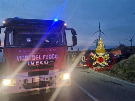 Frigento Anziano Si Ribalta Col Trattore E Rimane Schiacciato