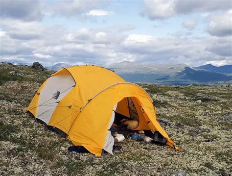 Looking at the 5 Best Winter Weather Camping Tents – OutdoorMeta