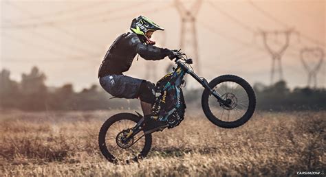 The Sur Ron Lbx Electric Dirt Bike Boasts Plenty Of Range And An Eye