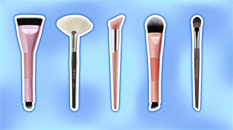 The Best Highlighter Brushes For Creating Glowing Fineshes