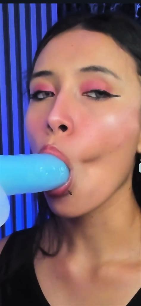 Alicee Moon Webcam Dildo Blowjob