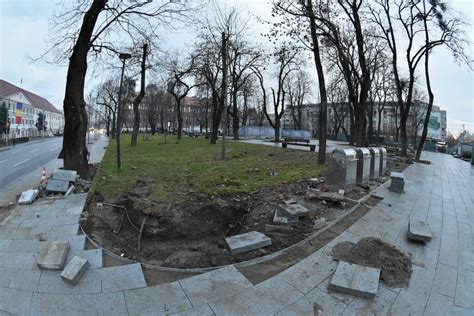 Haos în parcul betonat de Boc în spatele Teatrului în ziua