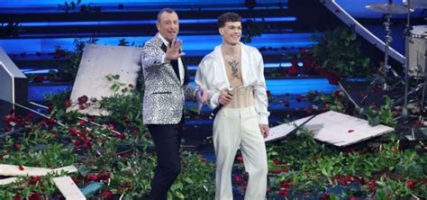 Blanco Distrugge Palco Sanremo Una Gag Finita Male Amadeus Non