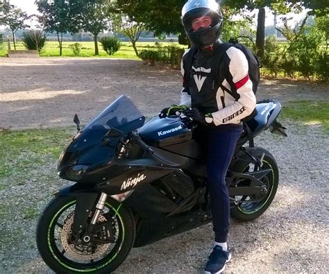 Si Schianta In Moto Mentre Va Al Lavoro Muore Un Enne