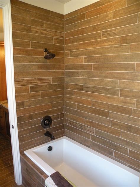 10 Bathroom Tiles That Look Like Wood DECOOMO