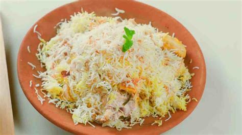 Learn This Simple Home Made Awadhi Chicken Biryani Recipe For All The