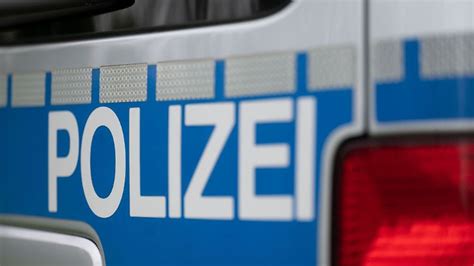 Baden Württemberg Autofahrerin nach Zusammenstoß auf B14 schwer