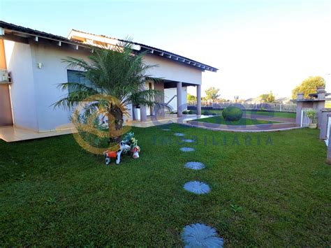 LINDA CASA À VENDA 3 QUARTOS SUÍTE GARAGEM ENORME TERRENO DOS