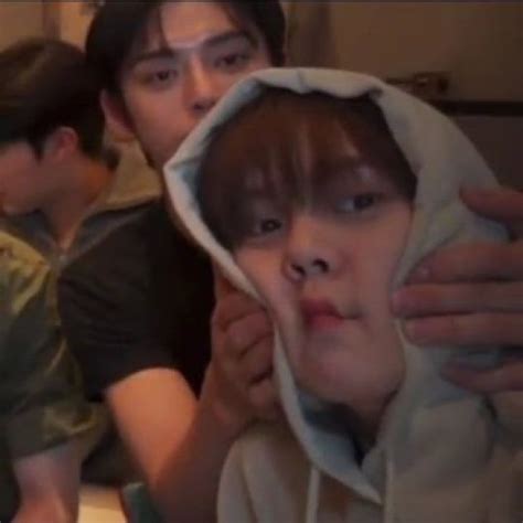 Pin By Jaelin Born On Exploding Gay People In Boyfriend Material Planet Icon Bare Face