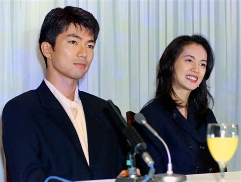 95年、結婚会見を行う仲村トオルと鷲尾いさ子 ― スポニチ Sponichi Annex 芸能