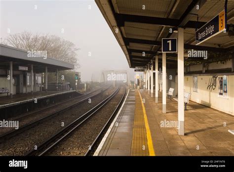 Barnes bridge rail station hi-res stock photography and images - Alamy