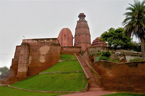 Vrindavan Temple List for Visitors - vrindavanactnow.org