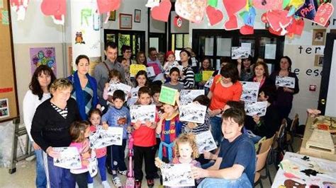 M S De Un Centenar De Personas Se Encierran En Tres Colegios De Cangas