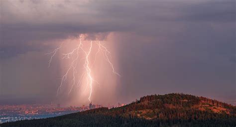 Karlsruher Meteorologe erklärt: So entstehen Blitze