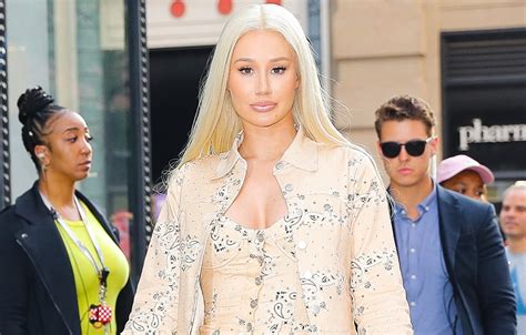 Iggy Azalea Claims She Couldn't Finish Concert After Pants Split