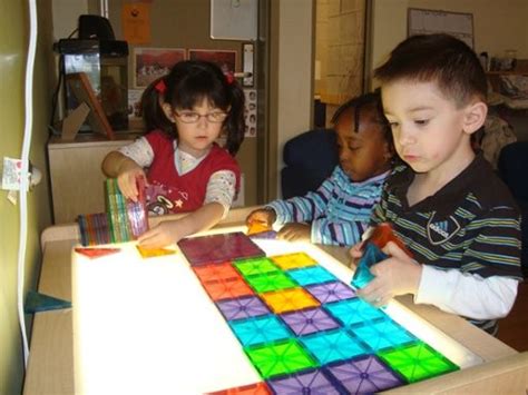 Des Tables Ikea Qui Deviennent Des Tables Lumineuses Pour Enfants