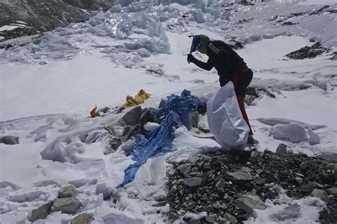 Mount Everest S Highest Camp Is Littered With Frozen Garbage Cleanup