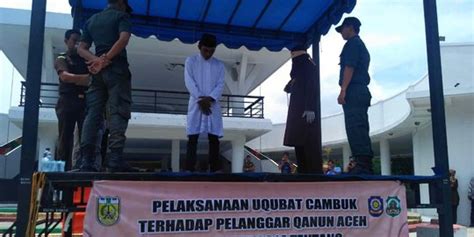 Pelanggar Syariat Islam Di Banda Aceh Tumbang Usai Kali Dicambuk