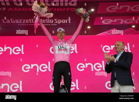 Poga Ar Tadej Team Uae Emirates Dress Pink Jersey And Celebrates On