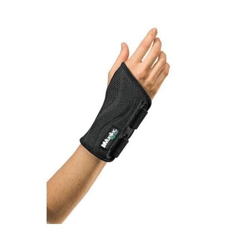 Mueller Green Fitted Wrist Brace