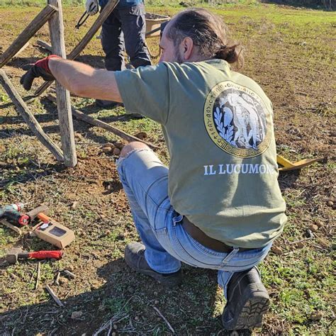 I Volontari Del Lucumone Di Cerveteri Ripristinano La Staccionata Del