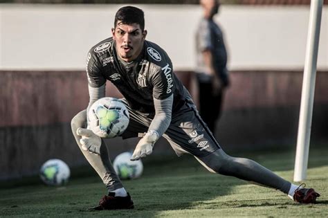 Jo O Paulo Valoriza Disputa No Gol E Quer O Santos Atento Contra O