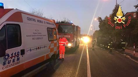 Incidente Stradale Auto Ribalta Sulla Sp Per Borgia Sul Posto I