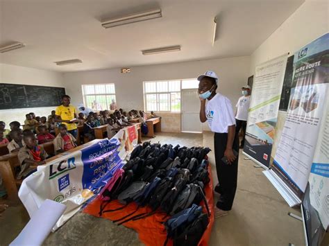 Action sociale LCR offre des kits scolaires aux élèves adiac congo