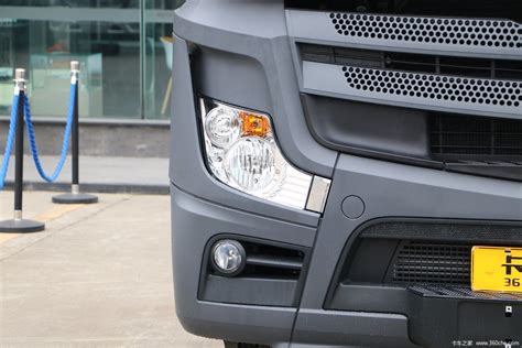 图奔驰 Actros C重卡 尊享版 580马力 6X4 AMT自动挡牵引车 国六 BJ4266Y6DHL 02 实拍图片