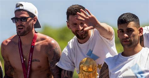 Lionel Messi Argentina Players Left World Cup Parade By Helicopter Due