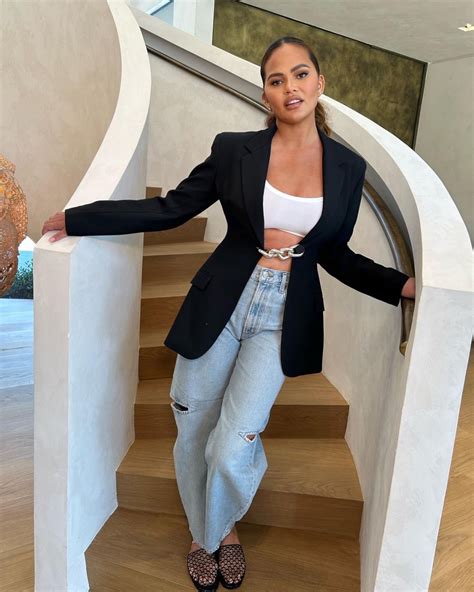 Chrissy Teigen Outfit 07/08/2023 • CelebMafia