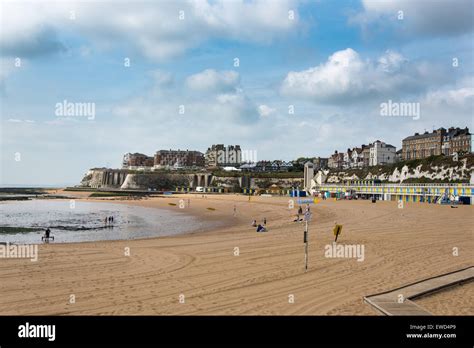 Broadstairs beach viking bay hi-res stock photography and images - Alamy