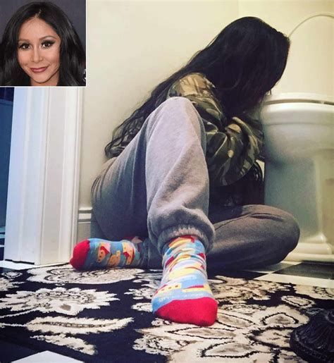 Pregnant Nicole Snooki Polizzi Shares Photo Vomiting In Toilet