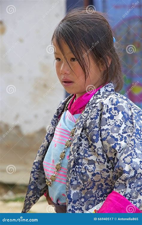 Bhutanese Child At The Gangtey Monastery Gangteng Bhutan Editorial