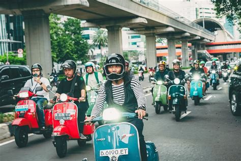 Kaka Slank Menikmati Vespa Klasik Konversi Listrik Riding Bareng Erc