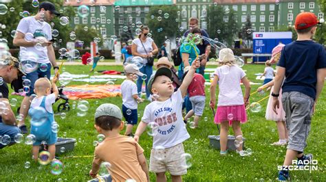 Rodzinny Piknik Na Jasnych B Oniach Wideo Zdj Cia Region Radio