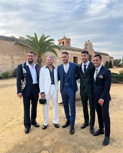 Dos Jugadores Del Betis Van Con Bolso A Una Boda Y Les Inundan A