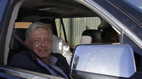 Video Así Llegó López Obrador Al Centro Expositor En Puebla Ambas Manos