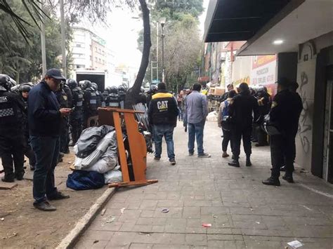 Desalojan Familias Sin Previo Aviso Y Las Dejan En La Calle En La Roma