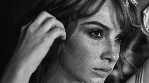 Vica Kerekes Redhead Actress Hands Monochrome Women Face Looking