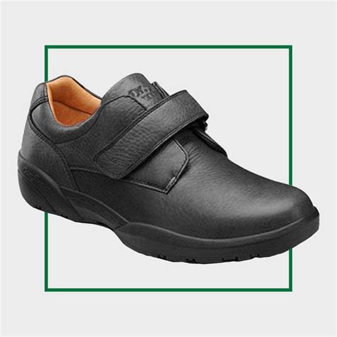 Best Diabetic Shoes for Men, According to Podiatrists | The Healthy