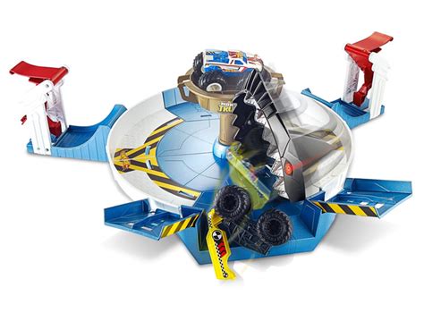 Ripley SET HOT WHEELS MONSTER TRUCKS LUCHA CONTRA TIBURÓN