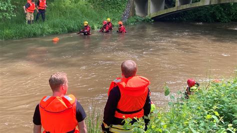 Suche nach Mann in der Hönne bei Menden eingestellt Westfalen Lippe