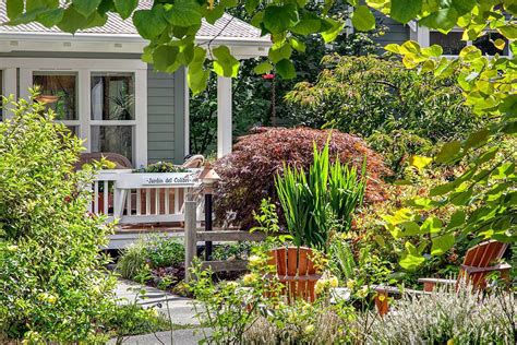 Craftsman Designed Small Cottage With Cozy Courtyard Garden