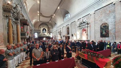 A Pellestrina L Ultimo Saluto Al Re Del Remo Ciaci La Nuova Venezia